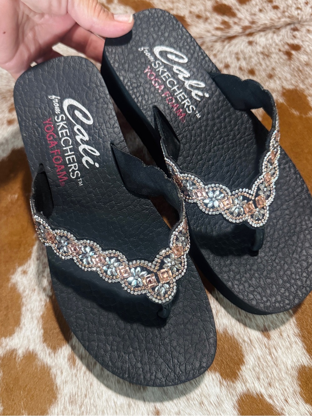 Skechers Black Jeweled Floral Thong Sandals - Picture 2 of 6